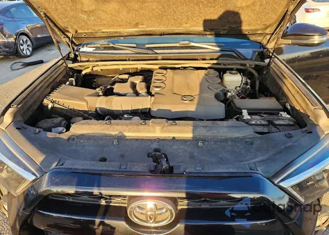 2019 Toyota 4Runner Sr5/Sr5 Premium z USA, uszkodzony, nr VIN JTEBU5JR3K5734656